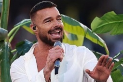 Ricky Martin được khen trẻ đẹp quên tuổi