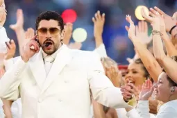 Chân dung ca sĩ khiến ông Trump chê 'tệ nhất lịch sử'