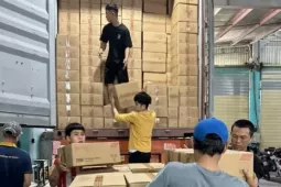 Sinh viên vật vã mưu sinh dịp tết nguyên đán