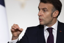 Ông Macron tuyên bố khôi phục các kênh liên lạc với Nga, cảnh báo nguy cơ trở thành "chư hầu"