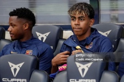 Anh trai "Truyền nhân Messi" bị tố tấn công tình dục, Yamal bất ngờ vạ lây