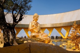 Tượng Phật Câu Na Hàm Mâu Ni trên núi Bà Đen được chế tác đặc biệt như nào?