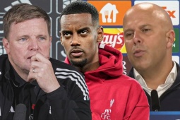 Liverpool, Newcastle nguy cơ thay HLV: Hiệu ứng domino từ "bom xịt" Isak