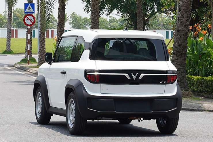 Mẫu minicar VinFast VF 3 sở hữu những đường nét vuông vức, khỏe khoắn.