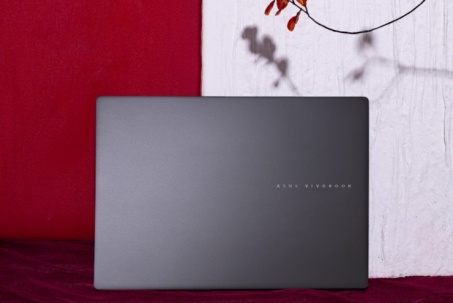 Đi làm quên mang sạc, tưởng “toang” rồi - Nhưng chiếc laptop này vẫn trụ nguyên một ngày