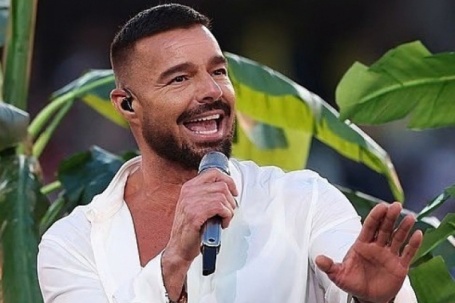 Ricky Martin được khen trẻ đẹp quên tuổi