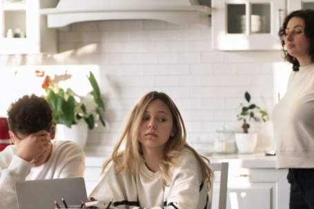 Không phải nghèo khó, 4 thói quen này của mẹ mới khiến con khó thành công