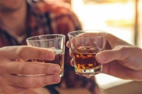 Uống 1-2 chén rượu, sau bao lâu thì hết nồng độ cồn trong hơi thở?