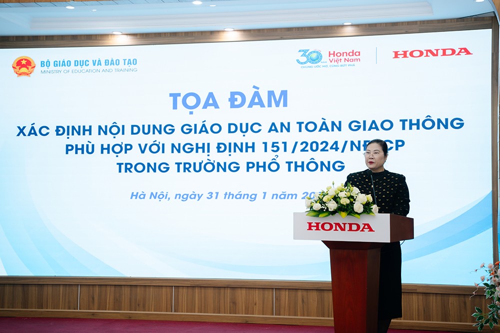 PGS. TS. Trịnh Hoài Thu - Vụ Giáo dục Phổ thông - Bộ GD&amp;ĐT phát biểu khai mạc Tọa đàm