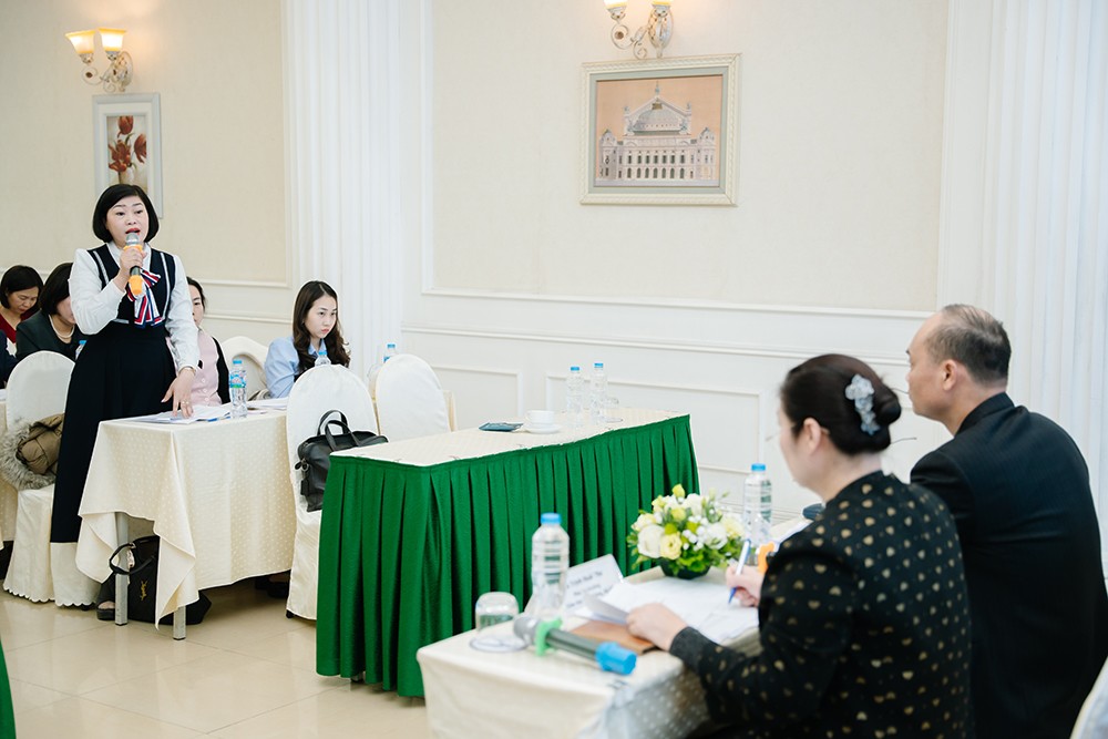 Các đại biểu chia sẻ ý kiến đóng góp cho nội dung giáo dục ATGT trong trường học