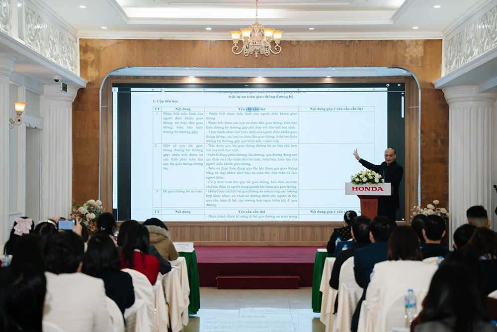 TS. Đỗ Anh Dũng chia sẻ nội dung và yêu cầu cần đạt của nội dung giáo dục kiến thức pháp luật về trật tự ATGT trong trường học