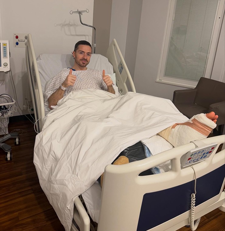 Jack Grealish phẫu thuật thành công