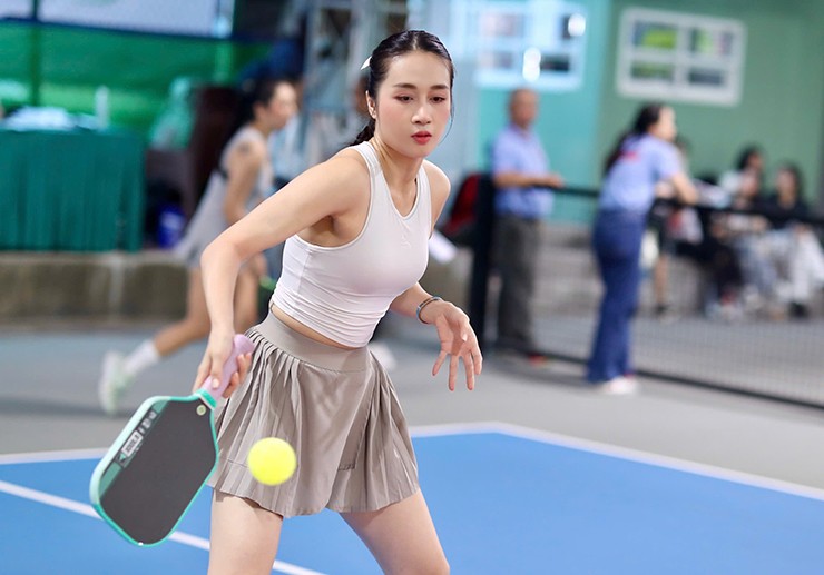 Thu An ra sân pickleball với bạn bè trong những ngày đầu năm mới