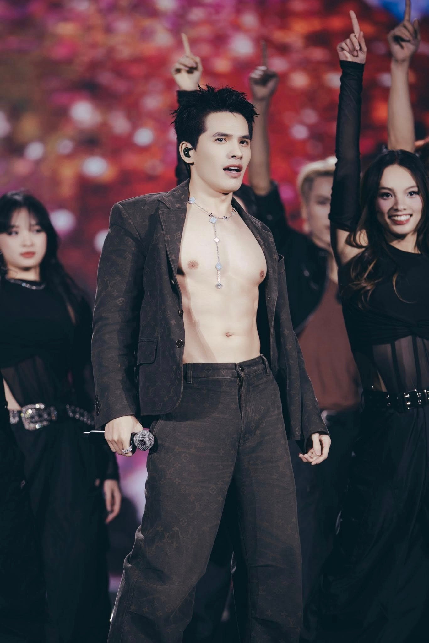 Soobin và Quốc Thiên làm show cá nhân và bán "cháy vé", đây là tín hiệu tích cực.