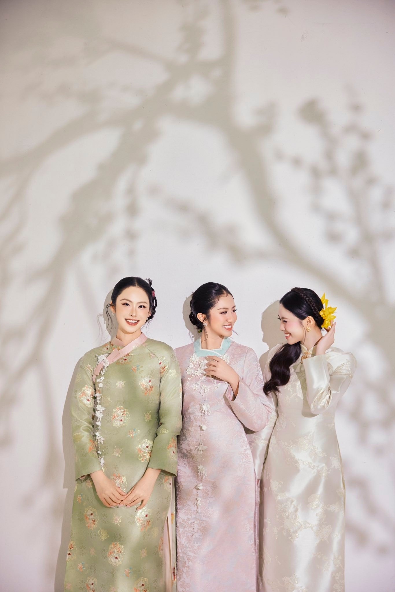 Top 3 Hoa hậu Việt Nam 2024 thướt tha cùng áo dài đón Tết Bính Ngọ 2026 - 1