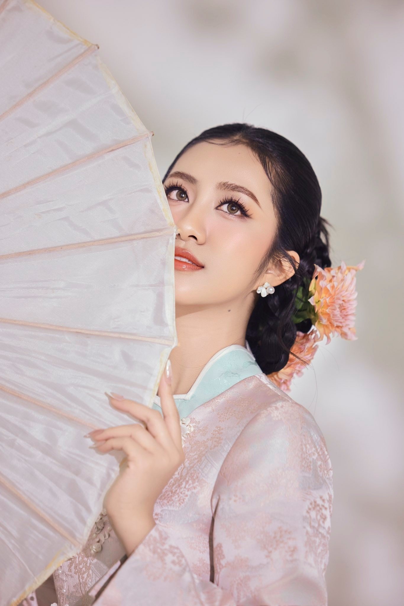 Top 3 Hoa hậu Việt Nam 2024 thướt tha cùng áo dài đón Tết Bính Ngọ 2026 - 3