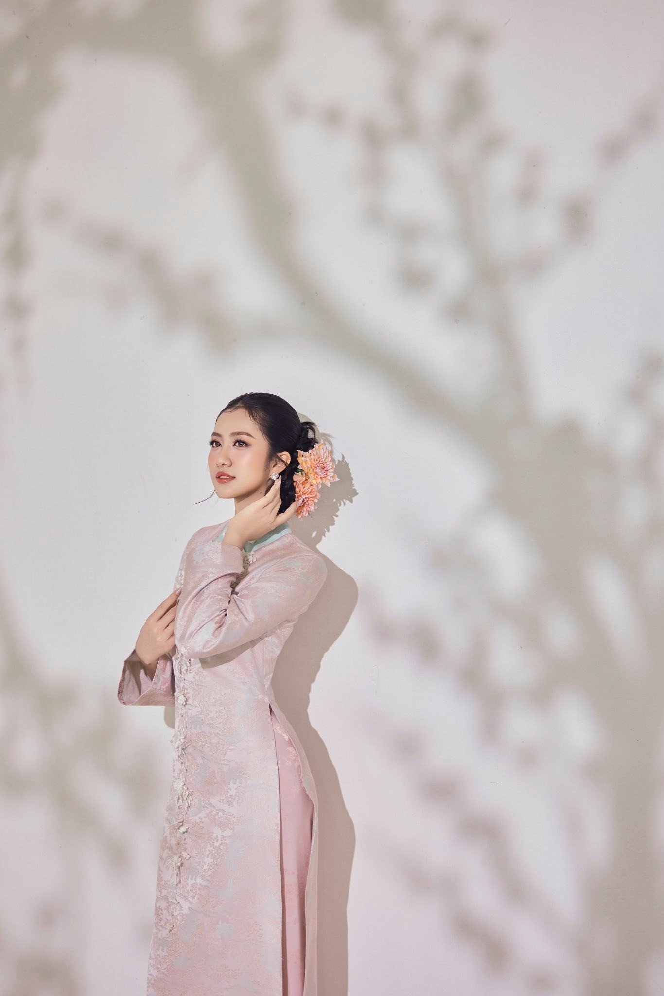 Top 3 Hoa hậu Việt Nam 2024 thướt tha cùng áo dài đón Tết Bính Ngọ 2026 - 5