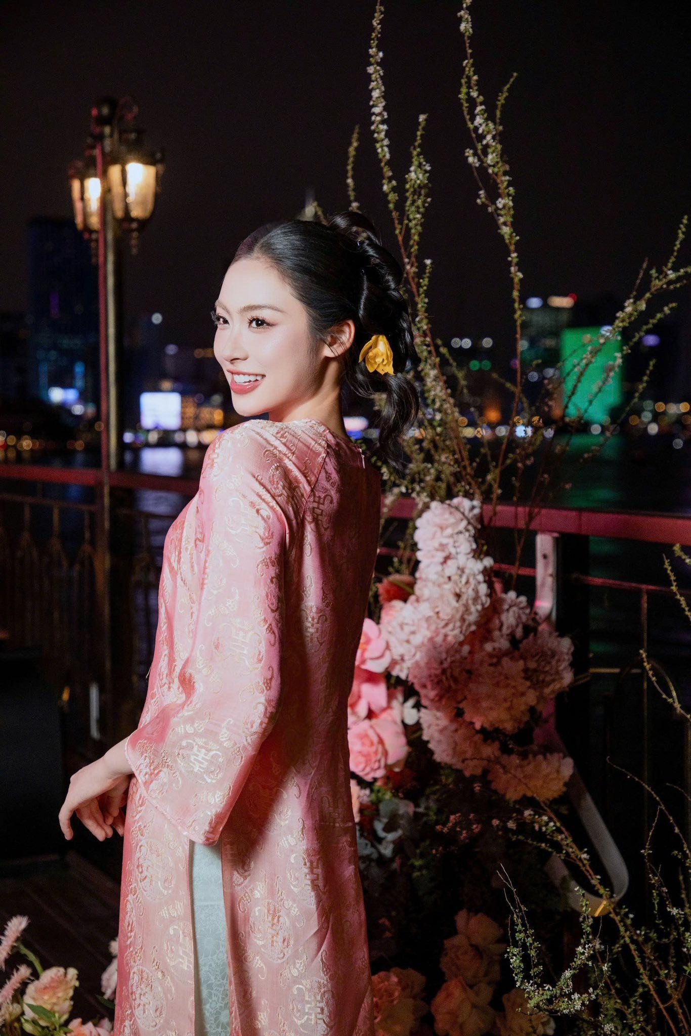 Top 3 Hoa hậu Việt Nam 2024 thướt tha cùng áo dài đón Tết Bính Ngọ 2026 - 9