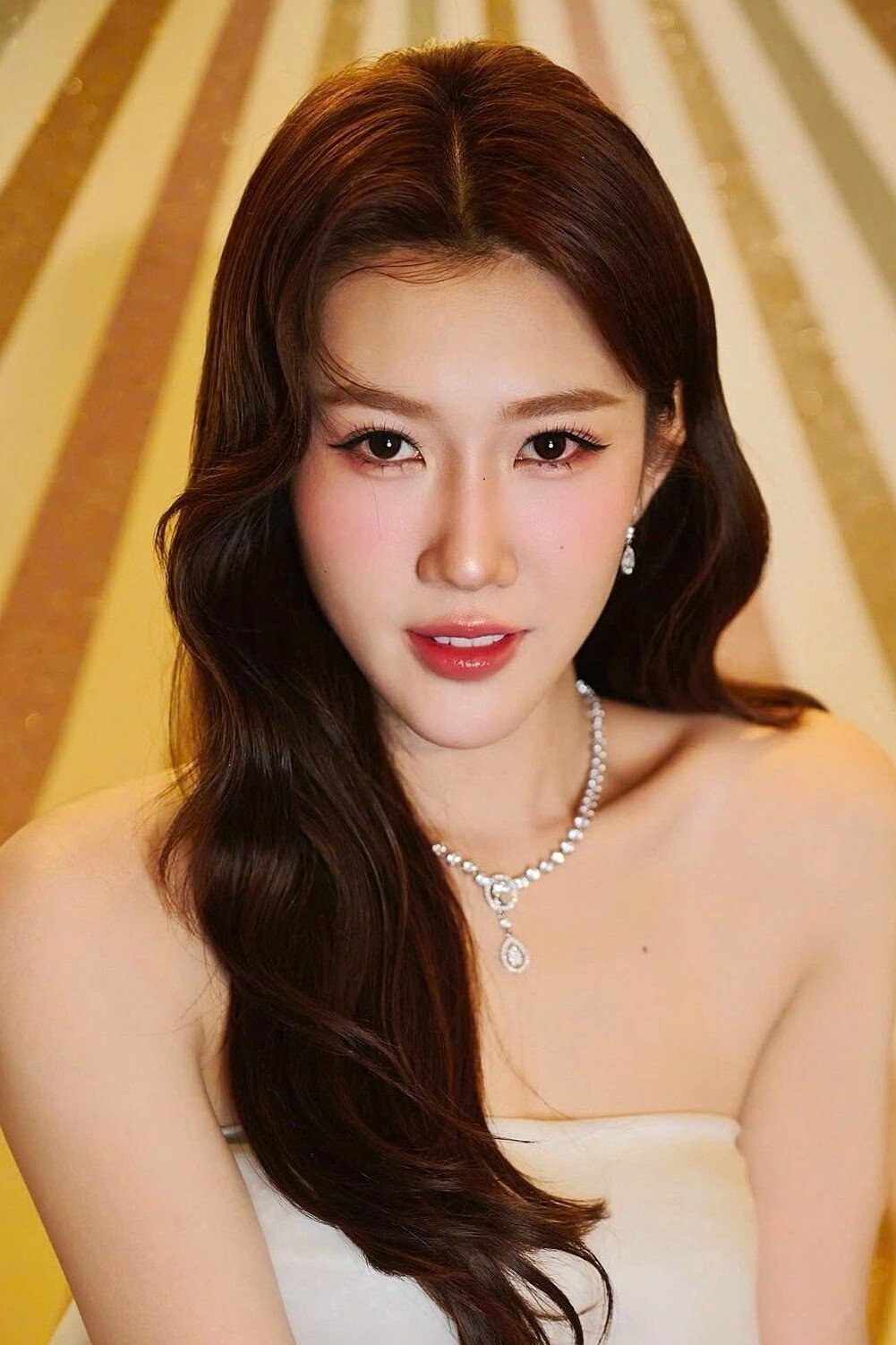 Lê Huỳnh Thúy Ngân, Ninh Dương Lan Ngọc, Hùng Huỳnh, Jack lọt vào đề cử top 100 gương mặt đẹp nhất thế giới năm 2026 do TC Candler bình chọn.