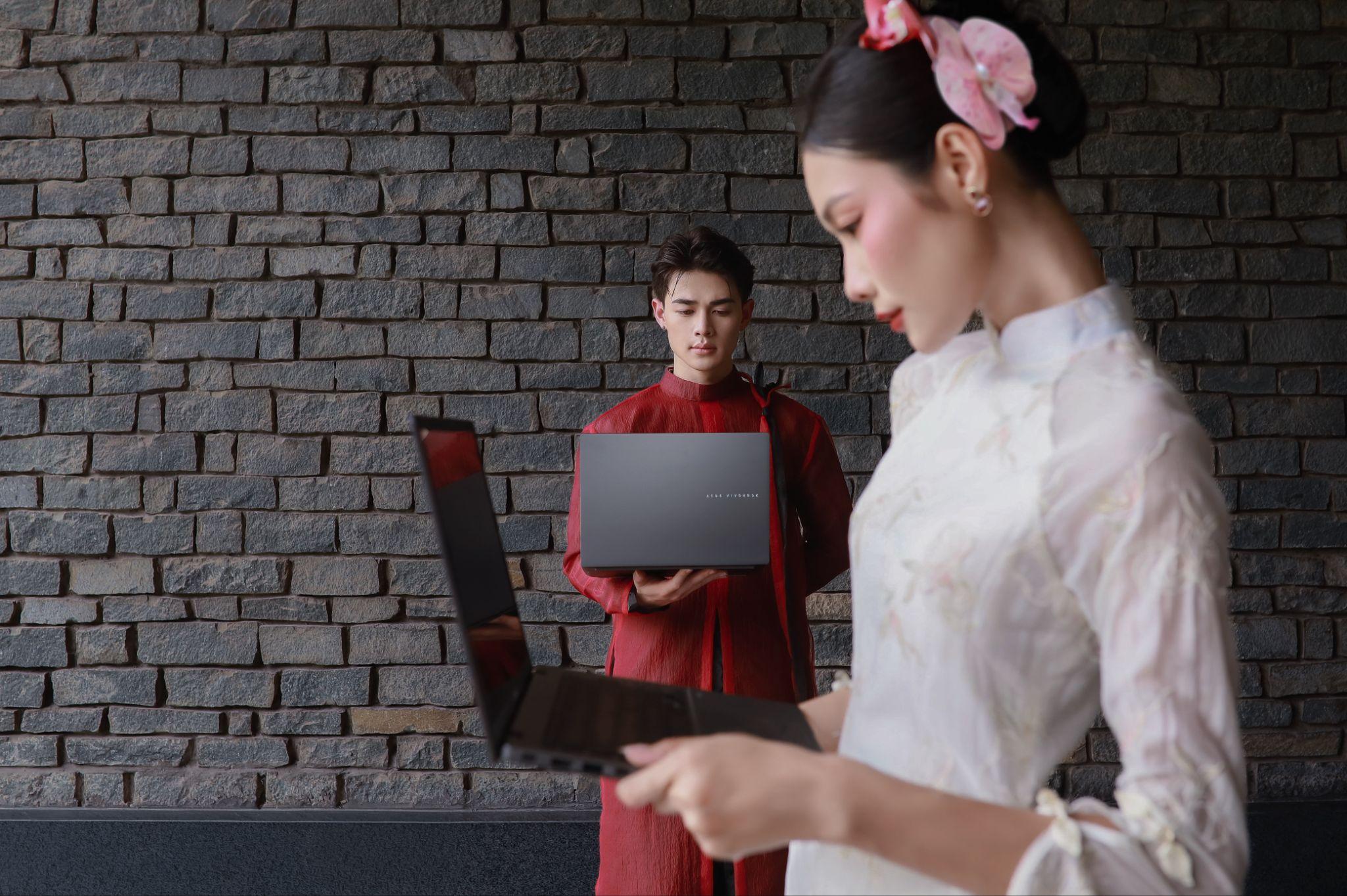 Trong năm 2026, một chiếc laptop không chỉ đơn giản là “mạnh hơn”, mà còn cần đem lại một trải nghiệm tổng thể tốt.