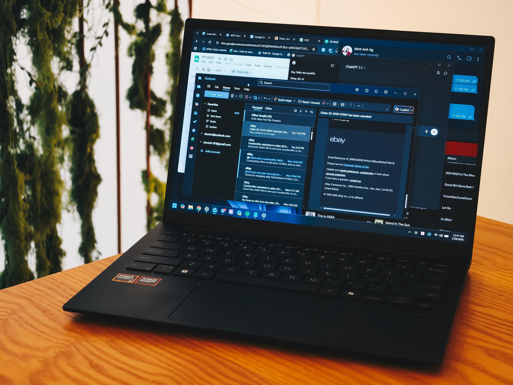 Zenbook 14 (UM3406GA) - Một trong hai mẫu laptop đầu tiên tại Việt Nam được trang bị chip AMD Ryzen AI 400 series.