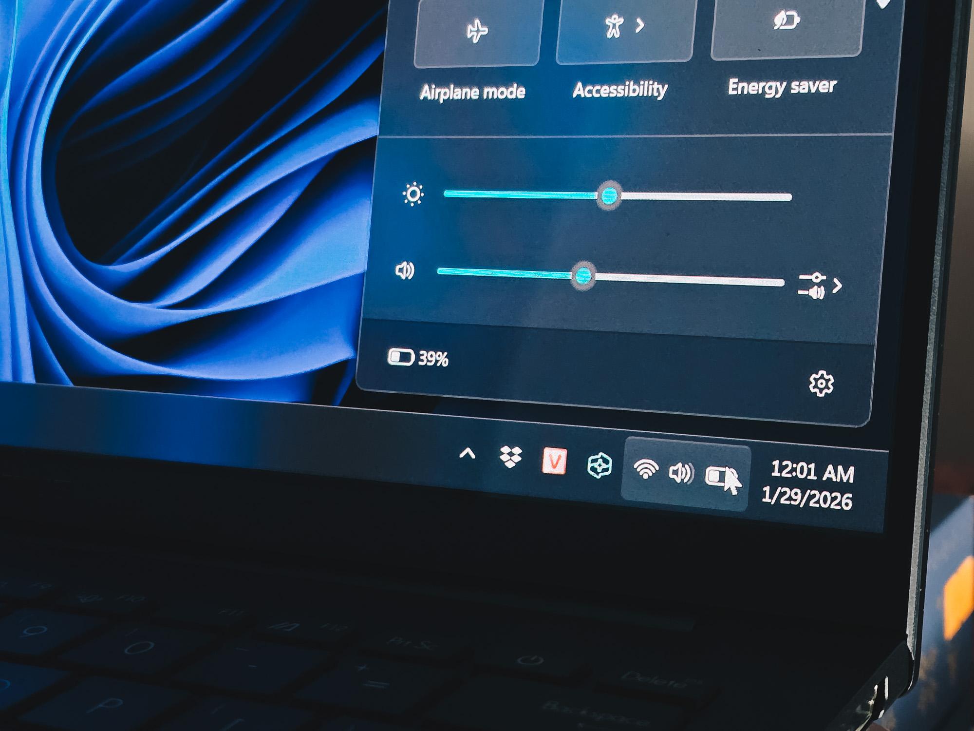 Sau khoảng gần 2 tiếng sử dụng tại nhà, máy vẫn còn 39% pin.