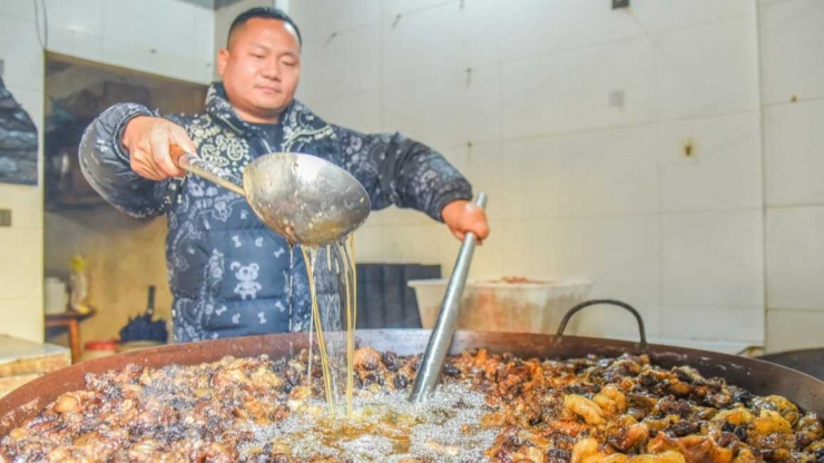 Anh Lưu Dương làm giàu từ chính việc nấu ăn của mình. Ảnh: QQ