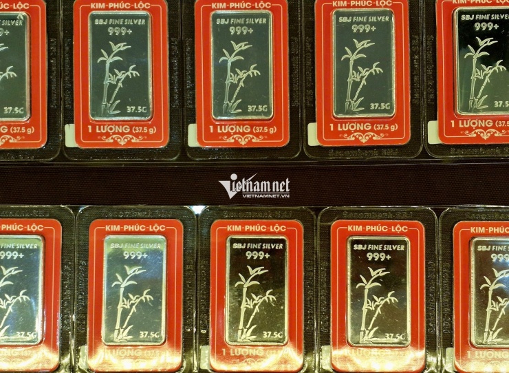 Biến động bất thường tạo ra hoài nghi về giá trị thực của bạc. (Ảnh: T.C)