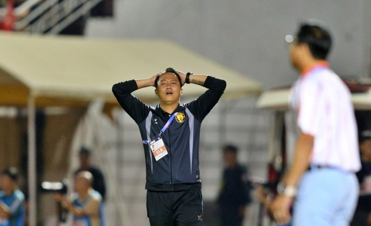 HLV Mai Xuân Hợp và các học trò giành kết quả tích cực dù đội bóng gặp nhiều khó khăn (Ảnh: VPF).