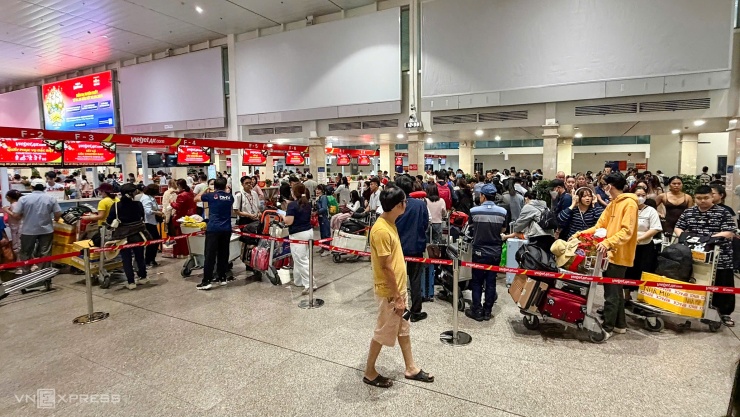 Cửa ngõ sân bay Tân Sơn Nhất tắc nghẽn ngày giáp Tết - 11