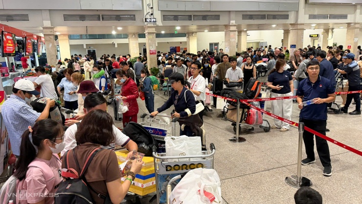 Cửa ngõ sân bay Tân Sơn Nhất tắc nghẽn ngày giáp Tết - 12