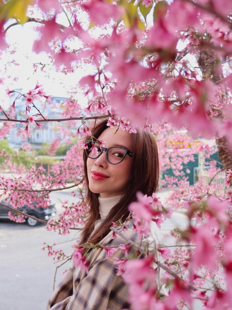 Sao Việt bắt trend check in mai anh đào Đà Lạt - 5