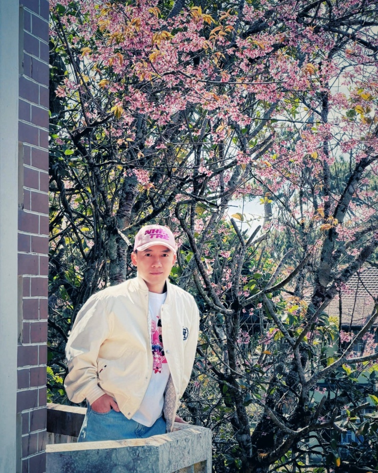 Sao Việt bắt trend check in mai anh đào Đà Lạt - 8