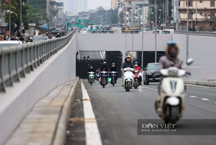 Sau khi thông xe kỹ thuật, người dân có thể lưu thông qua nút giao Giải Phóng - Kim Đồng bằng hầm chui. Sau đó đi từ Kim Đồng tới khu đô thị Định Công và ngược lại.