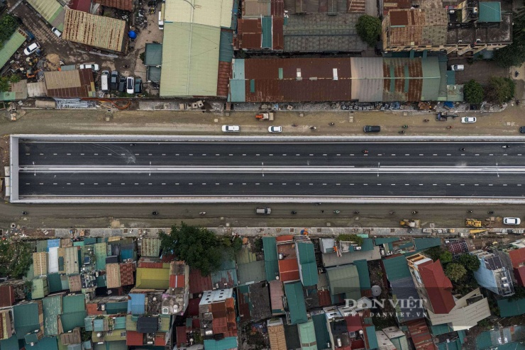 Nhiều người dân cho biết, chưa biết hầm chui Giải Phóng - Kim Đồng đã thông xe, mặt khác không quen lộ trình mới nên vẫn đi đường cũ.