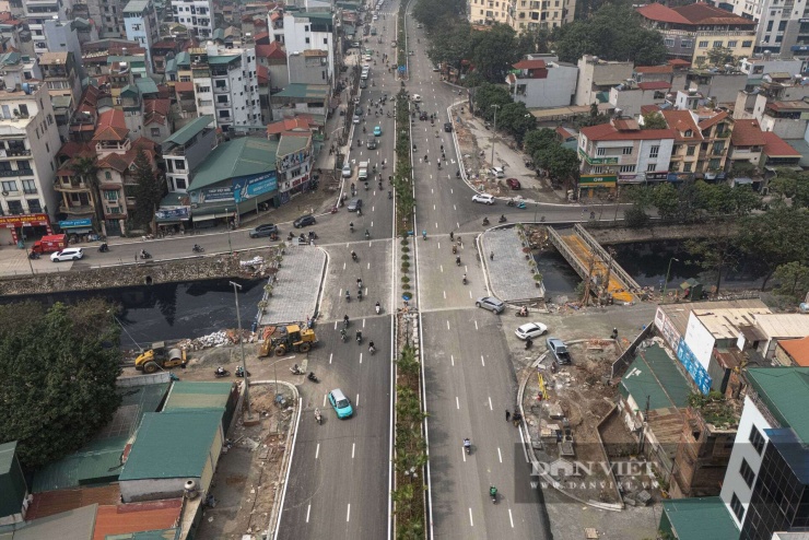 Song song với việc thông xe kỹ thuật hầm chui Kim Đồng - Giải Phóng, một phần đoạn đường thuộc dự án Vành đai 2,5 từ hầm chui tới khu đô thị Định Công (ngõ 192 Lê Trọng Tấn)cũng chính thức thông xe.