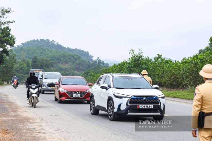 Nôn nóng về quê đón Tết, nhiều tài xế vi phạm tốc độ bị CSGT xử phạt - 2