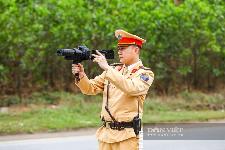 Nôn nóng về quê đón Tết, nhiều tài xế vi phạm tốc độ bị CSGT xử phạt - 3