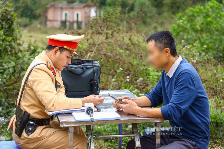Sau khi bị lập biên bản xử phạt, tài xế H. chia sẻ rằng do ít lưu thông qua tuyến đường này nên anh chưa nắm rõ tốc độ tối đa cho phép là 80km/h. Anh cho biết sau khi được lực lượng CSGT nhắc nhở, xử lý và tuyên truyền, anh sẽ rút kinh nghiệm, chú ý quan sát biển báo giao thông để chấp hành đúng quy định, đảm bảo an toàn cho bản thân và người tham gia giao thông.