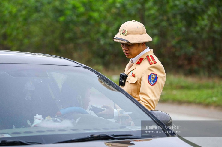 Nôn nóng về quê đón Tết, nhiều tài xế vi phạm tốc độ bị CSGT xử phạt - 18