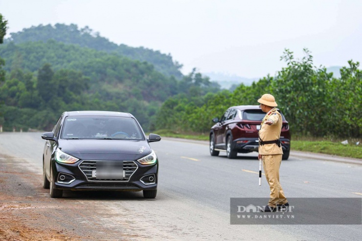 Nôn nóng về quê đón Tết, nhiều tài xế vi phạm tốc độ bị CSGT xử phạt - 22