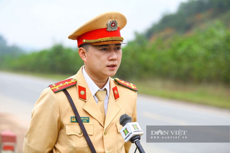 Đại uý Khuất Đình Dũng (Cán bộ đội CSGT số 11, Phòng CSGT Công an TP Hà Nội) chia sẻ: “Thực hiện kế hoạch của Công an TP Hà Nội trong công tác bảo đảm trật tự an toàn giao thông cao điểm Tết, đơn vị thường xuyên bố trí lực lượng sử dụng thiết bị nghiệp vụ kiểm soát chặt chẽ việc chấp hành các quy định về tốc độ trên các tuyến giao thông thuộc địa bàn quản lý. Bên cạnh đó, công tác kiểm soát nồng độ cồn cũng được duy trì thường xuyên liên tục nhằm phòng ngừa gây tai nạn do chạy quá tốc độ hoặc vi phạm nồng độ cồn gây ra”.