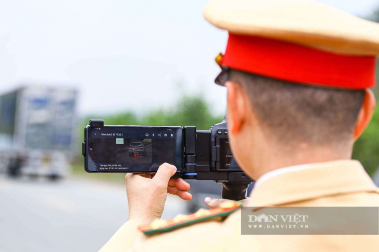 Nôn nóng về quê đón Tết, nhiều tài xế vi phạm tốc độ bị CSGT xử phạt - 23