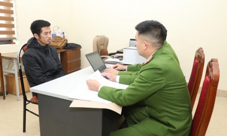 Đối tượng Trần Ngọc Hoàng tại cơ quan Công an.