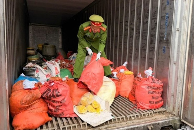 Trộn chất gây ung thư vào gần 2 tấn riềng xay bán ra chợ ở Bắc Ninh