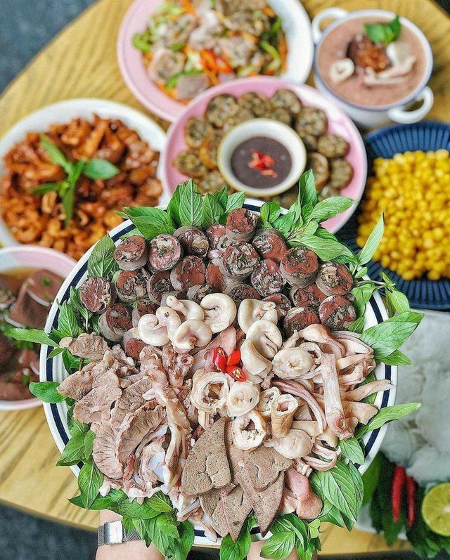 Vi khuẩn có thể sinh sôi nhanh chóng trong thực phẩm không được che đậy kỹ.