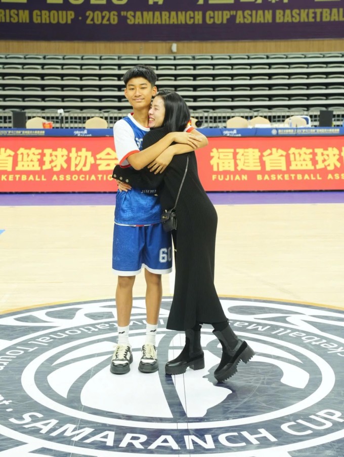 Lệ Quyên và con trai Kỳ Anh.