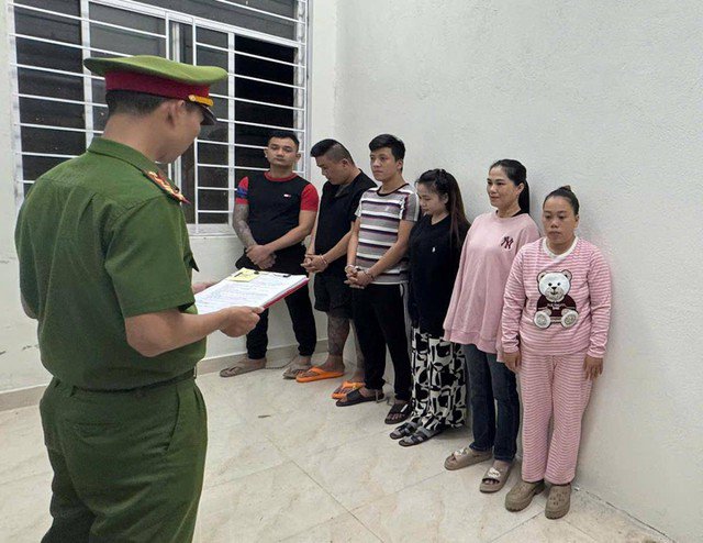 Nhóm đối tượng tại cơ quan công an. Ảnh: Công an TP Đà Nẵng.