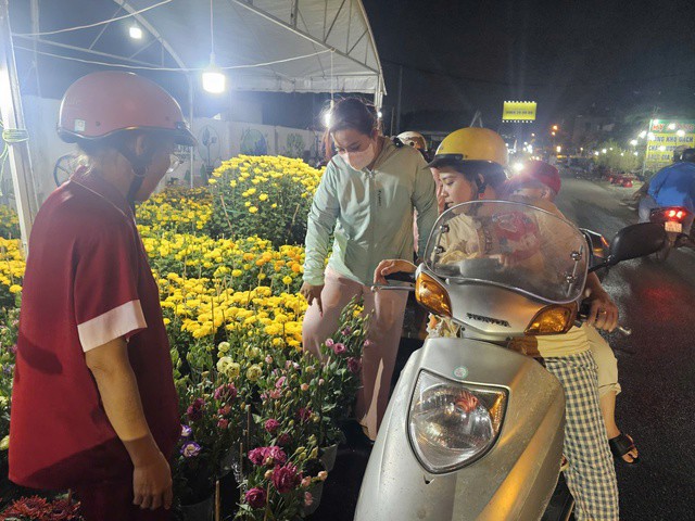 Hoa Tết giá rẻ 50.000 - 100.000 đồng/chậu cháy hàng - 4