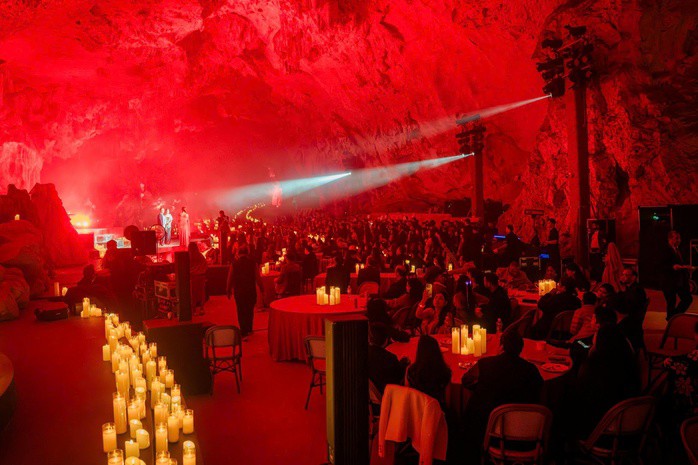 Lần đầu tiên hang Ngọc Rồng trở thành không gian tổ chức đám cưới của tỉ phú Ấn Độ